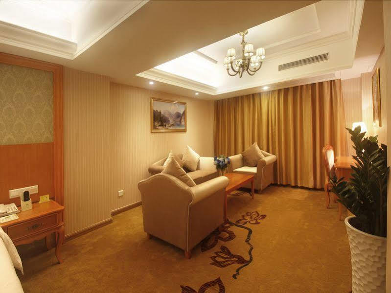Hanting Express Sanya The First Market Branch Hotel المظهر الخارجي الصورة
