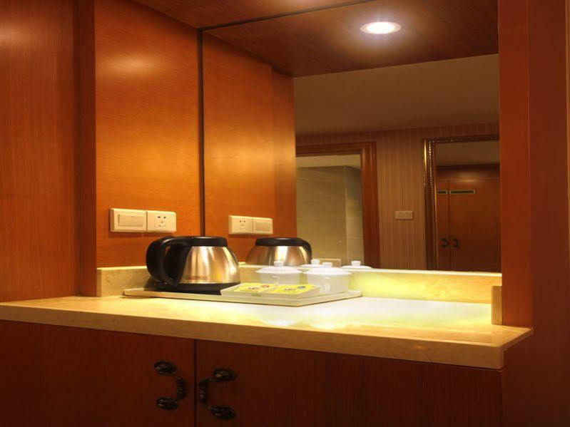 Hanting Express Sanya The First Market Branch Hotel المظهر الخارجي الصورة